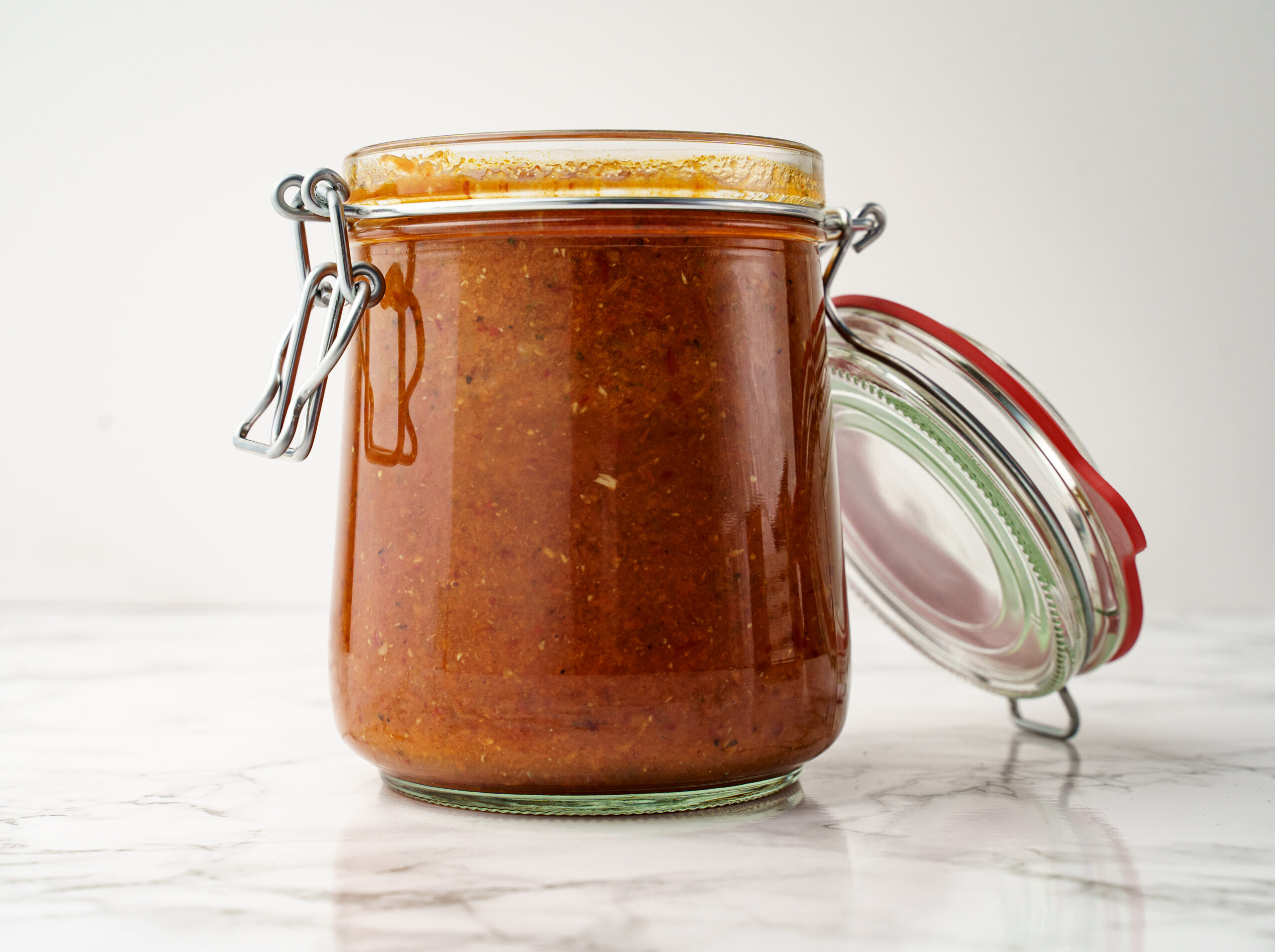 simpele rode saus in een weckpot